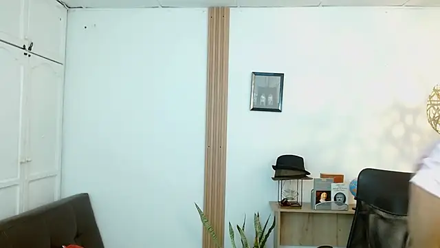 Snapshot of Reiko_85_ chatting on February 10, 6:35 pm Reiko 85 online show from February 10, 6:35 pm