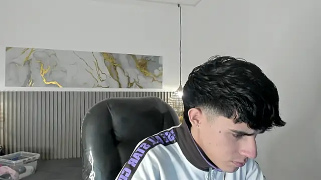 Dyla n18 online show from April 27, 9:20 pm