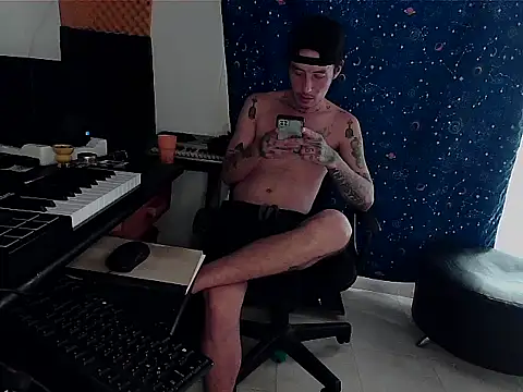 Snapshot of patrik_tattoo_ chatting on March 18, 2:50 pm patrik tattoo online show from March 18, 2:50 pm
