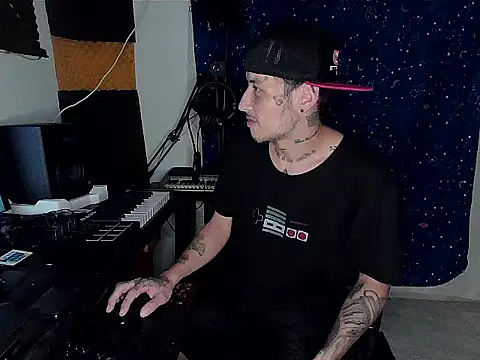Snapshot of patrik_tattoo_ chatting on December 11, 4:09 am patrik tattoo online show from December 11, 4:09 am