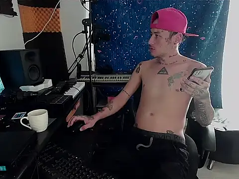 Snapshot of patrik_tattoo_ chatting on December 9, 6:19 pm patrik tattoo online show from December 9, 6:19 pm