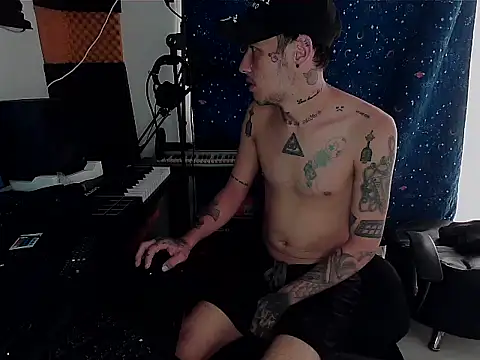 Snapshot of patrik_tattoo_ chatting on December 10, 1:55 pm patrik tattoo online show from December 10, 1:55 pm