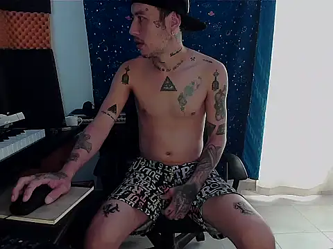 Snapshot of patrik_tattoo_ chatting on February 5, 4:15 pm patrik tattoo online show from February 5, 4:15 pm