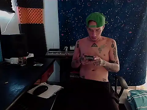 Snapshot of patrik_tattoo_ chatting on January 9, 3:44 pm patrik tattoo online show from January 9, 3:44 pm