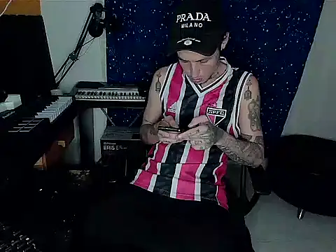 Snapshot of patrik_tattoo_ chatting on December 4, 5:05 am patrik tattoo online show from December 4, 5:05 am