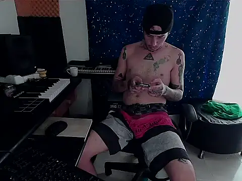 Snapshot of patrik_tattoo_ chatting on February 23, 1:27 pm patrik tattoo online show from February 23, 1:27 pm