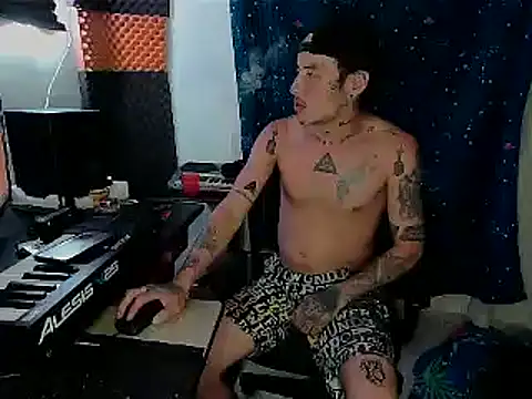 Snapshot of patrik_tattoo_ chatting on March 7, 4:12 am patrik tattoo online show from March 7, 4:12 am