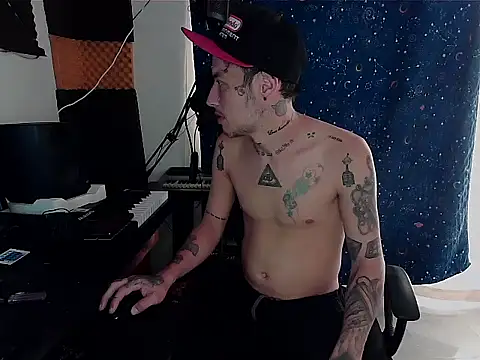 Snapshot of patrik_tattoo_ chatting on December 11, 2:28 pm patrik tattoo online show from December 11, 2:28 pm