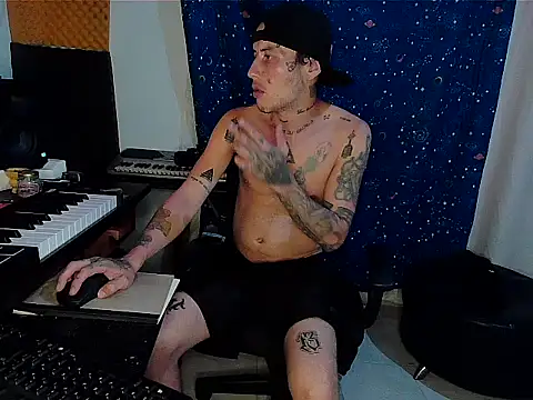 Snapshot of patrik_tattoo_ chatting on March 19, 3:30 am patrik tattoo online show from March 19, 3:30 am
