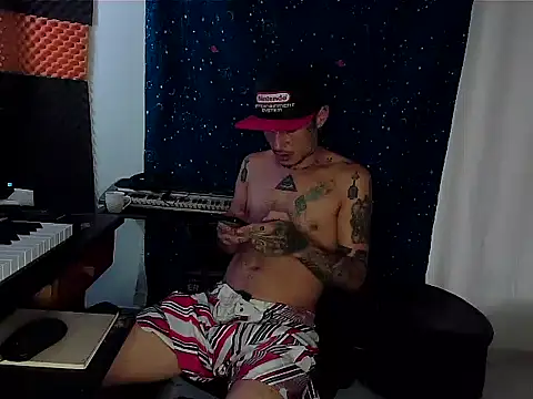 Snapshot of patrik_tattoo_ chatting on January 28, 11:17 pm patrik tattoo online show from January 28, 11:17 pm
