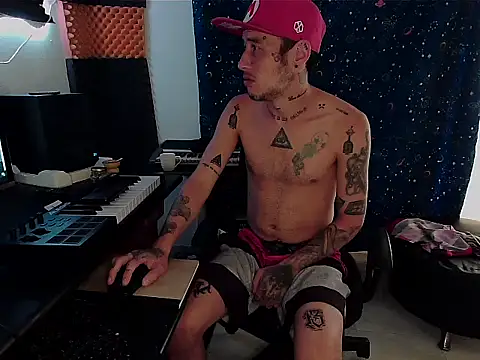 Snapshot of patrik_tattoo_ chatting on February 22, 4:59 pm patrik tattoo online show from February 22, 4:59 pm