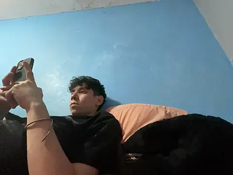 Snapshot of Omaaaaaaa00001 chatting on February 12, 7:24 pm Omaaaaaaa00001 online show from February 12, 7:24 pm