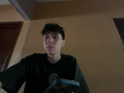 Snapshot of Omaaaaaaa00001 chatting on February 6, 7:18 pm Omaaaaaaa00001 online show from February 6, 7:18 pm