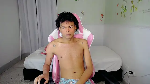 rose Skinny  online show from December 22, 7:33 pm