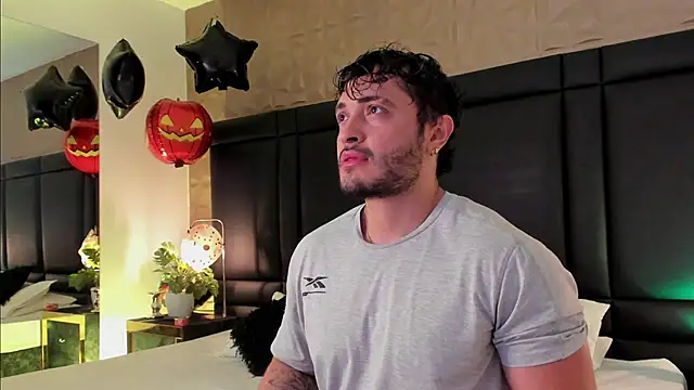 Snapshot of JossAckland chatting on October 21, 8:01 pm JossAckland online show from October 21, 8:01 pm