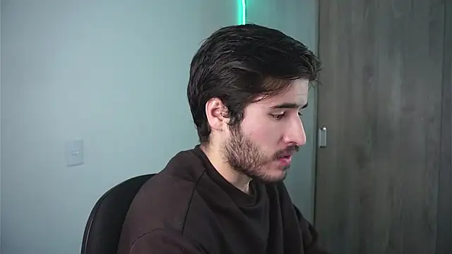 Tony Wylie online show from December 19, 3:07 am