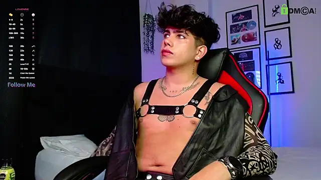 LyleBennett  online show from December 4, 12:12 pm