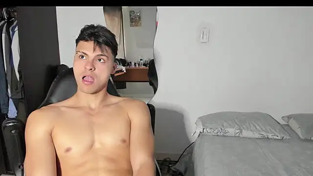 tylermorgan00 online show from October 10, 5:07 pm