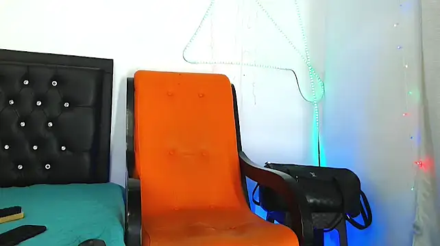 Damian hart 24CM online show from October 20, 10:41 am