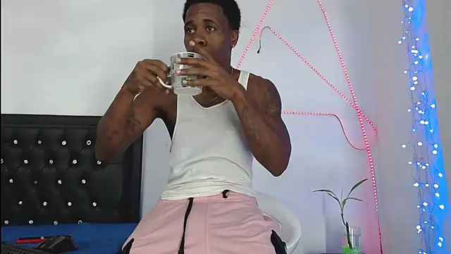 Damian hart 24CM online show from April 29, 11:26 am