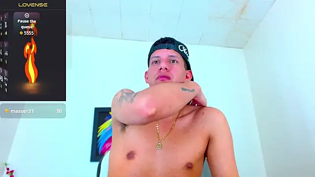 kevin  fox  online show from November 1, 7:40 pm