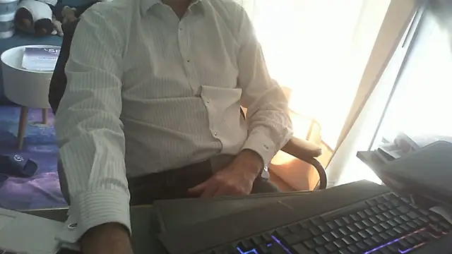 shyfrenchcock1 online show from June 15, 8:39 am