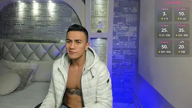 Snapshot of Aron_Bolt chatting on February 27, 2:08 am Aron Bolt online show from February 27, 2:08 am