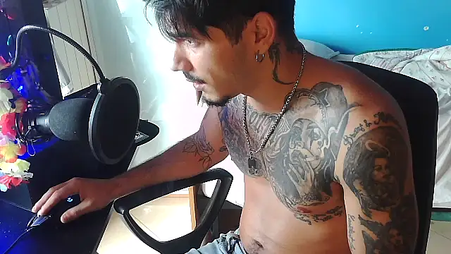 Badboyi1997 online show from October 18, 2:00 pm