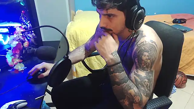 Badboyi1997 online show from October 26, 1:18 am