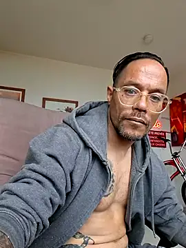 mileflav0r online show from April 25, 6:49 am