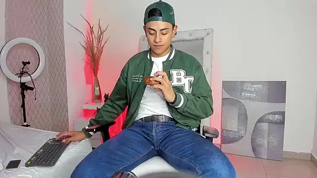 Lucii fer  online show from April 28, 11:59 am