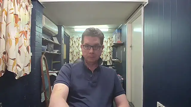 Snapshot of tilobinder chatting on October 10, 2:00 pm tilobinder online show from October 10, 2:00 pm