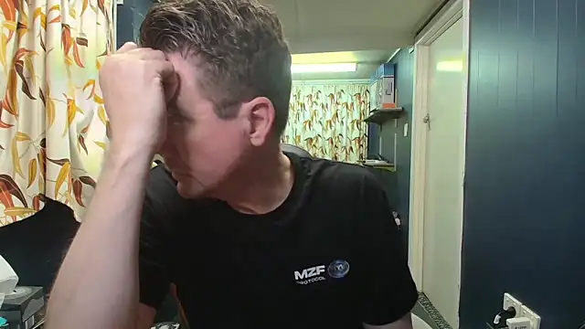 Snapshot of tilobinder chatting on October 12, 2:11 pm tilobinder online show from October 12, 2:11 pm