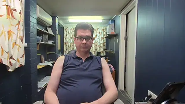 Snapshot of tilobinder chatting on October 25, 1:46 pm tilobinder online show from October 25, 1:46 pm