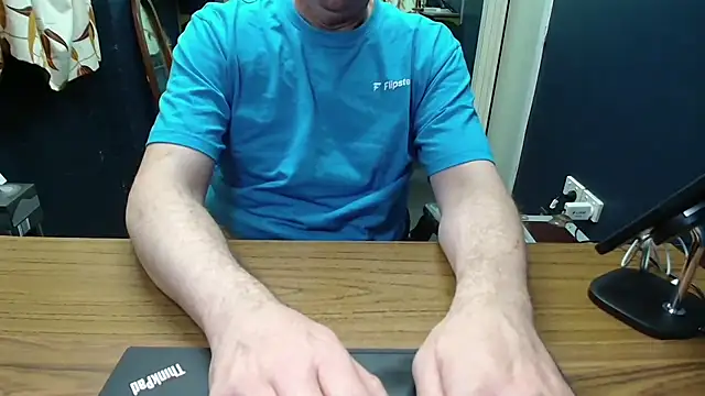 Snapshot of tilobinder chatting on October 11, 2:10 pm tilobinder online show from October 11, 2:10 pm