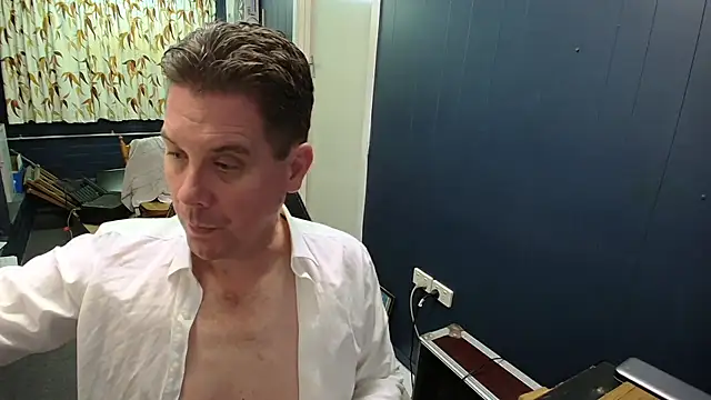 tilobinder online show from April 4, 2:36 pm