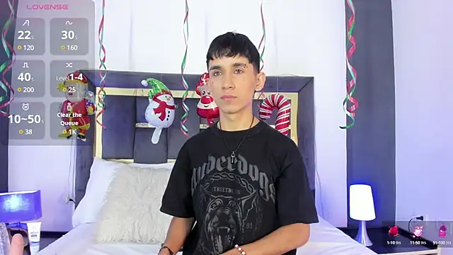 Snapshot of Thayler_jones chatting on December 20, 11:21 am Thayler jones online show from December 20, 11:21 am