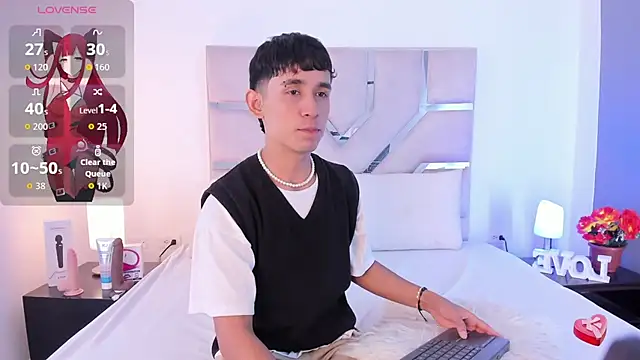 Snapshot of Thayler_jones chatting on September 19, 11:32 am Thayler jones online show from September 19, 11:32 am