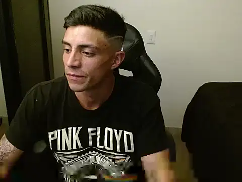 Snapshot of kv___xxx_ chatting on October 28, 12:13 am kv xxx online show from October 28, 12:13 am