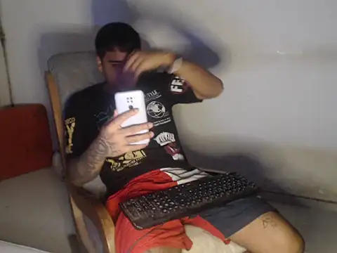 camiloacosta321 online show from November 9, 6:17 am