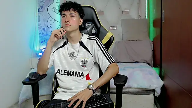 johnny cagee online show from October 17, 9:13 am