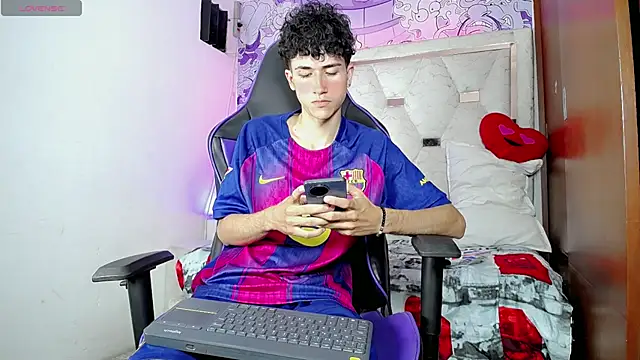 johnny cagee online show from March 27, 8:26 am