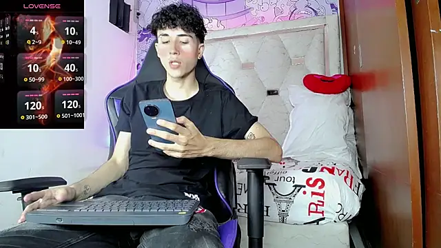 johnny cagee online show from March 18, 3:42 am