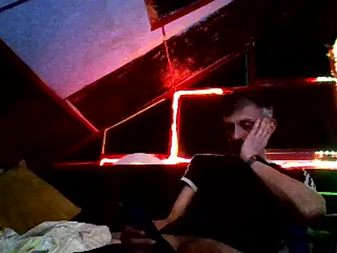 Snapshot of unclestefansdick chatting on January 6, 6:58 am unclestefansdick online show from January 6, 6:58 am