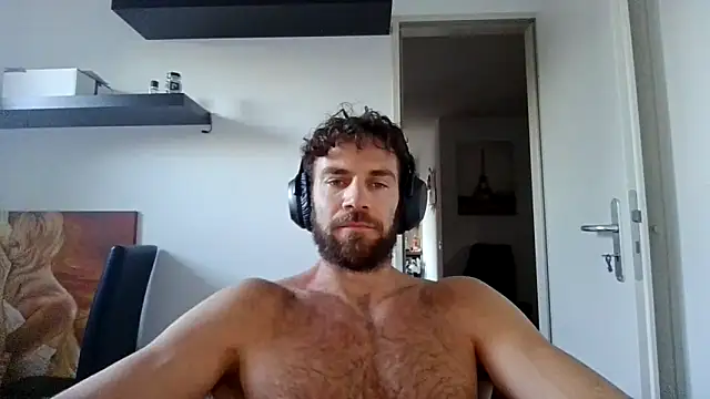 Snapshot of alpha-hunk chatting on October 18, 3:39 pm alpha-hunk online show from October 18, 3:39 pm