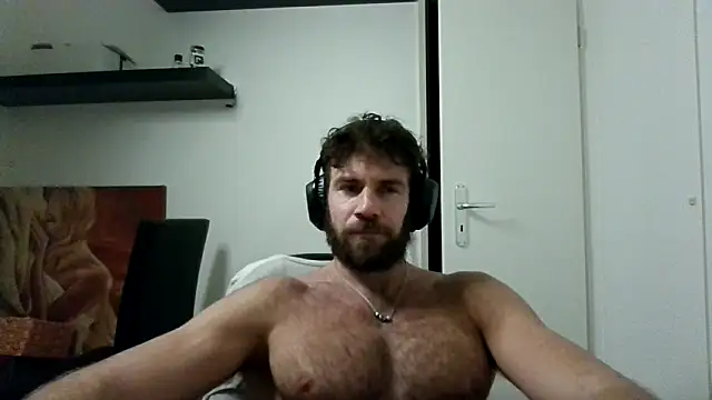 Snapshot of alpha-hunk chatting on October 31, 9:18 pm alpha-hunk online show from October 31, 9:18 pm