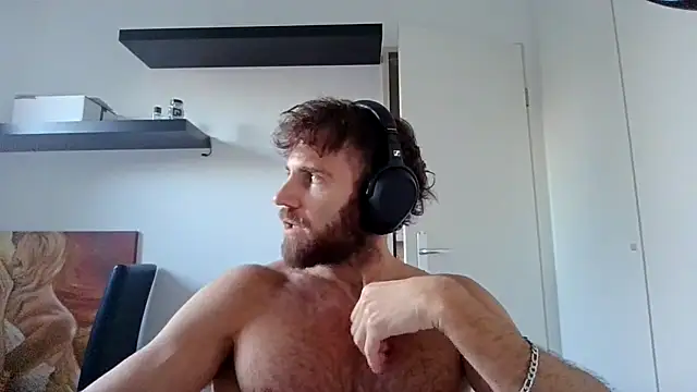 Snapshot of alpha-hunk chatting on October 16, 3:31 pm alpha-hunk online show from October 16, 3:31 pm