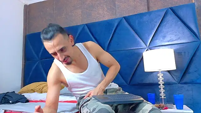 Sr Magnus  online show from April 4, 8:44 am