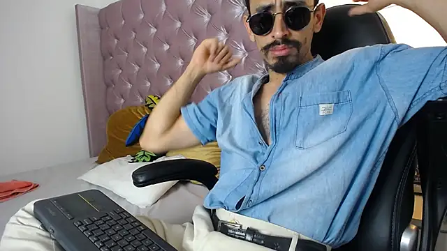 Snapshot of Sr_Magnus_ chatting on September 22, 4:56 am Sr Magnus online show from September 22, 4:56 am