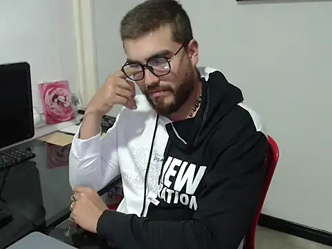 Snapshot of Dylanwish chatting on October 10, 10:01 pm Dylanwish online show from October 10, 10:01 pm